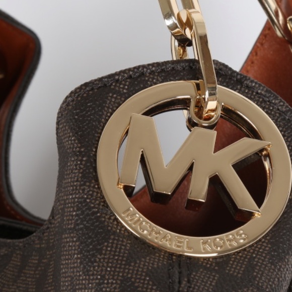 Michael Kors Fulton Large Logo Shoulder Bag - Picture 5 of 7